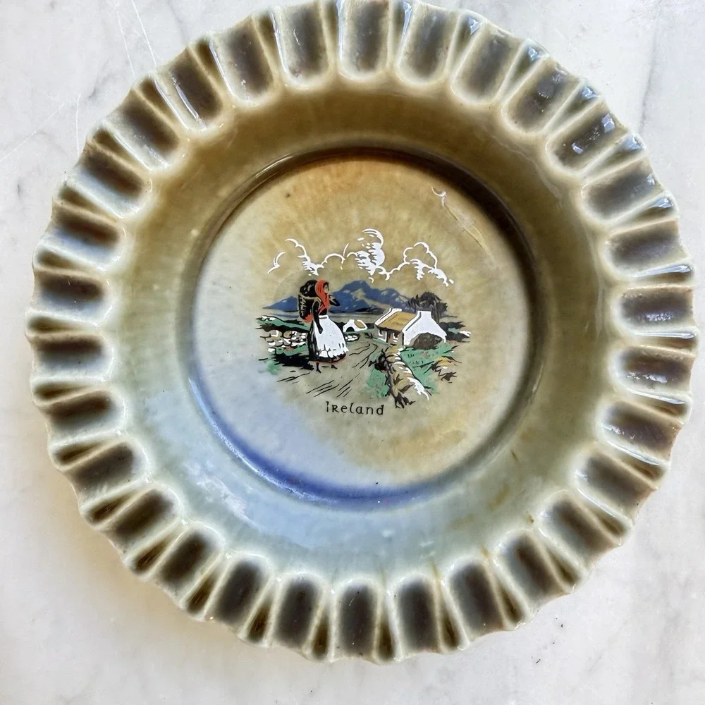 VTG MCM Irish Porcelain Ashtray‎ Ireland Ruffle Edge Trinket Jewelry Dish 4.75